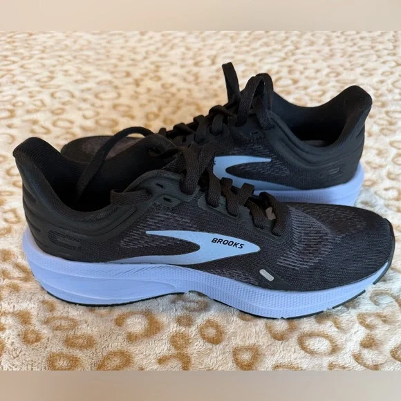 Brooks Athletic Shoes Women’s Running
Size: 7.5 - Picture 9 of 10